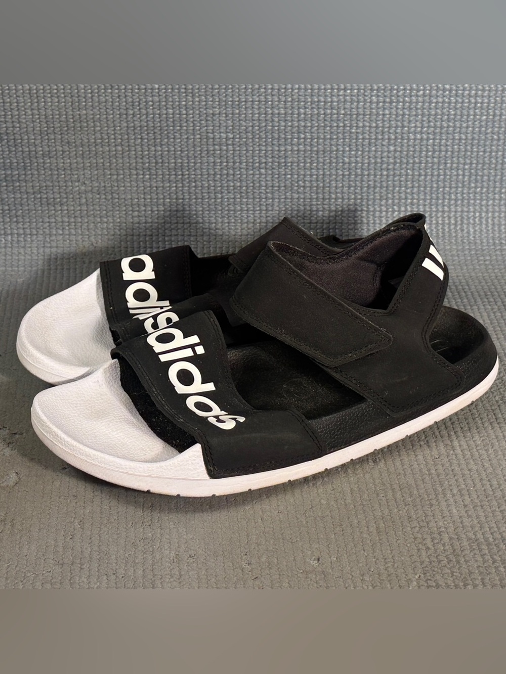 Adidas Adilette Sandals Black White Men’s Size 9